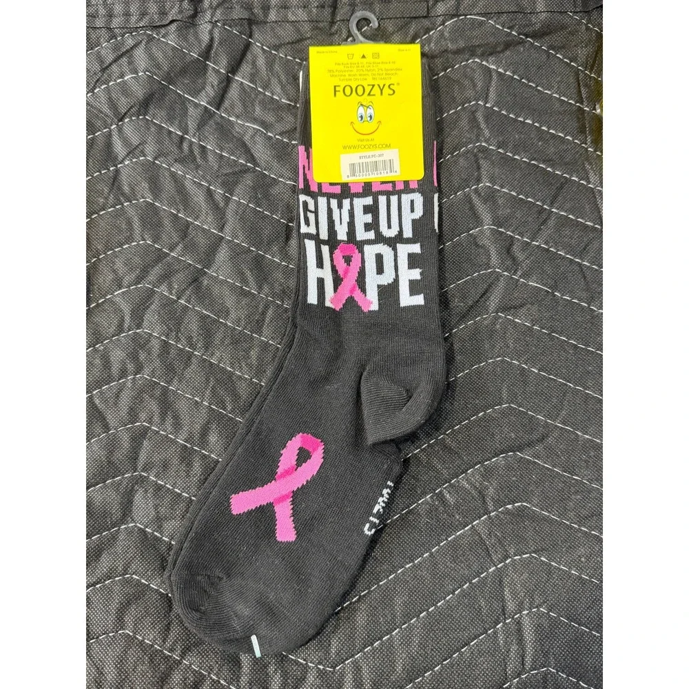 Foozys Crew Socks 9-11 Black NWT Breast Cancer Awareness Never Give Up‎ Hope